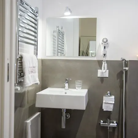 Alojamento de Acomodação e Pequeno-almoço L'opera Buffa 4*