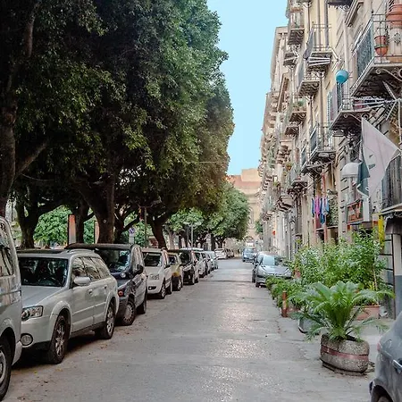 Alojamento de Acomodação e Pequeno-almoço L'opera Buffa 4*